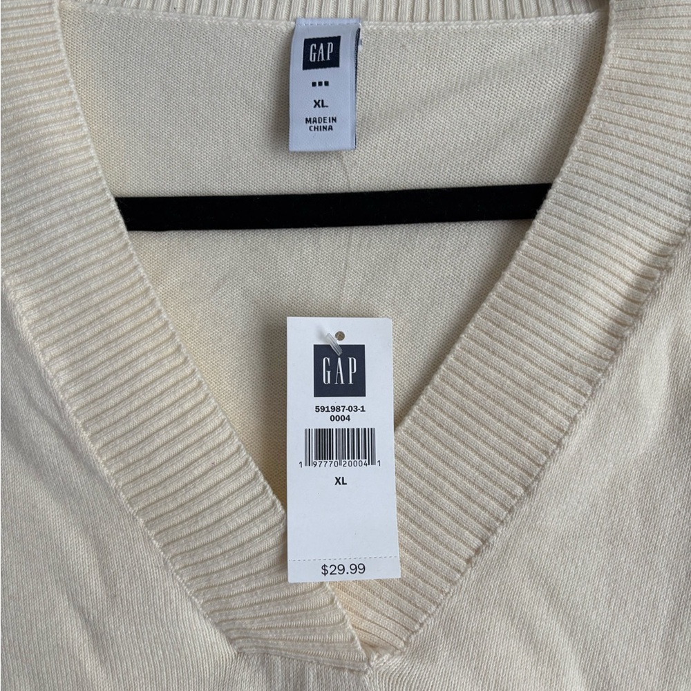 NWT- Women’s GAP Cream Sweater- Size XL - Picture 3 of 4